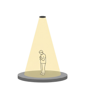 Symbolisk illustration av Twitter som en scen där någon står i rampljuset